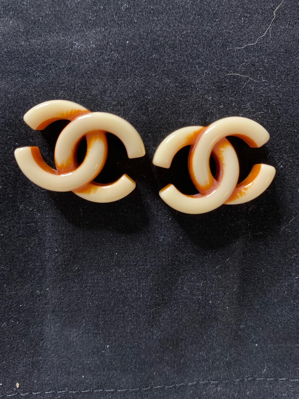 ChaneI Resin Natural Color Stud Earrings